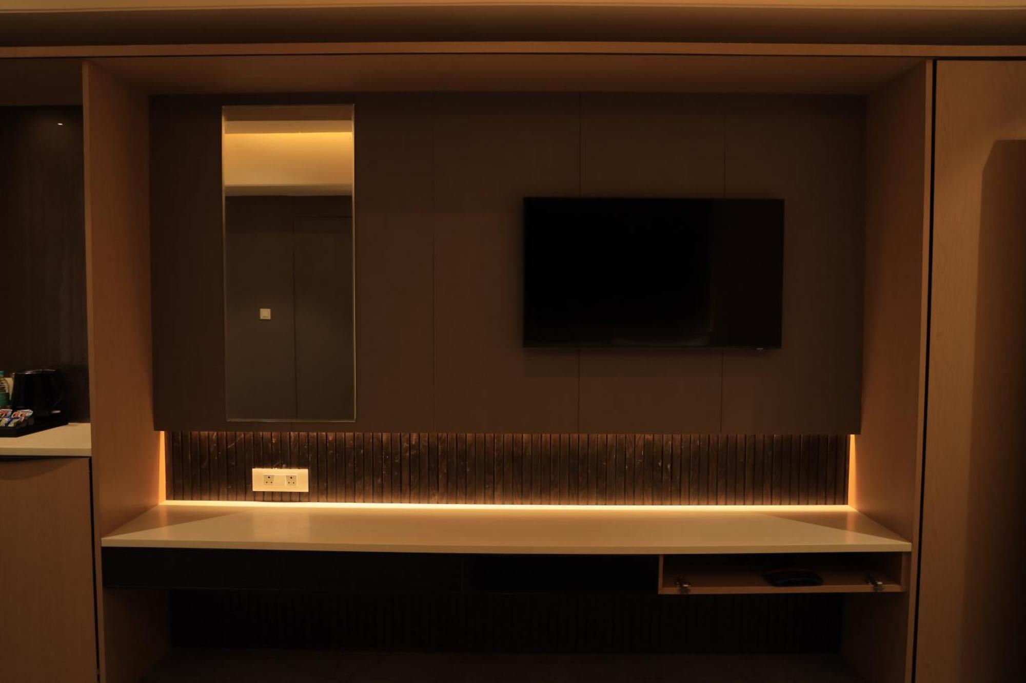 Vantara Suites Vellore Exterior foto